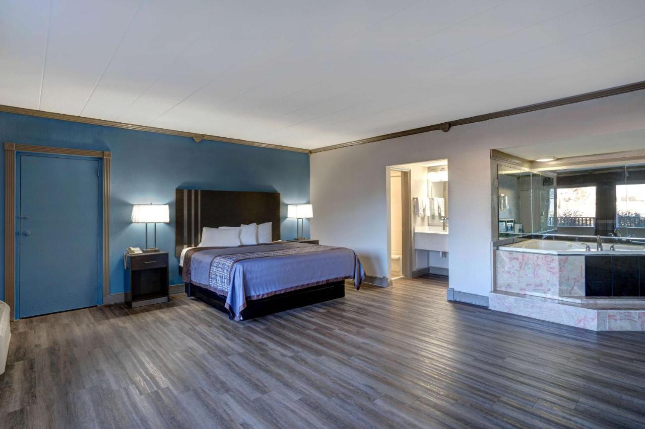 Motel 6 Burlington Eksteriør billede
