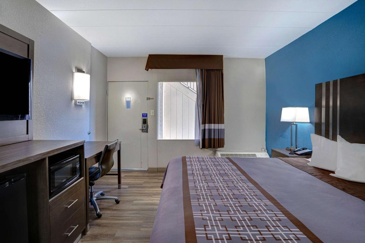 Motel 6 Burlington Eksteriør billede