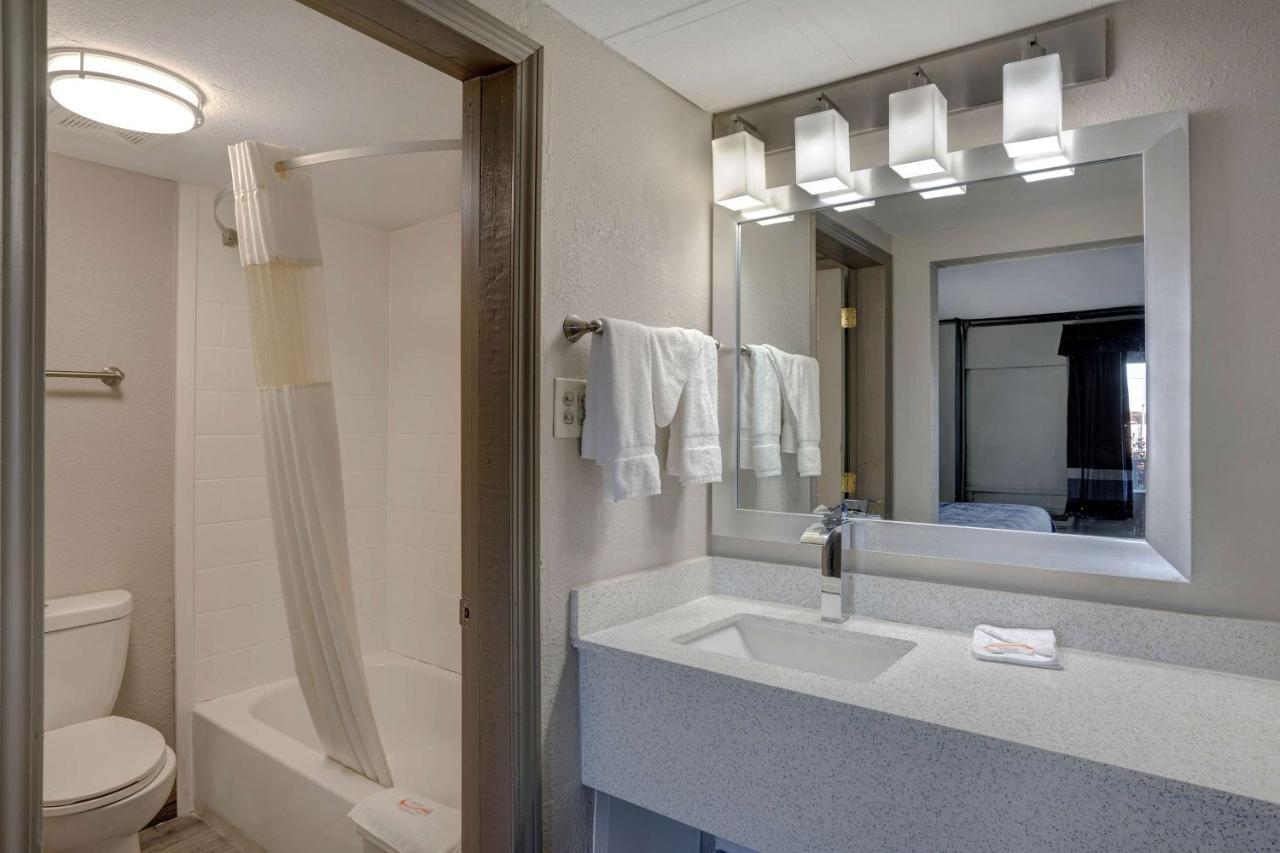 Motel 6 Burlington Eksteriør billede
