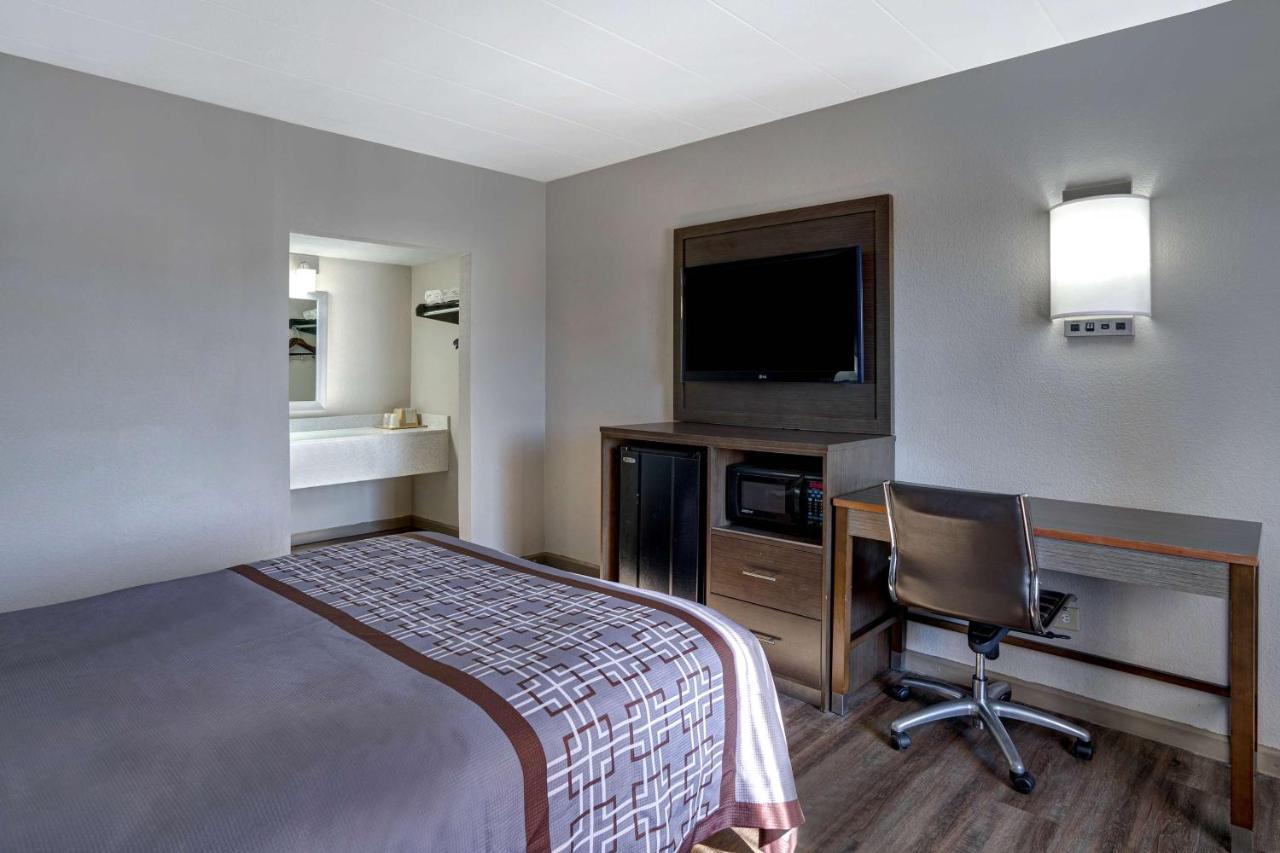 Motel 6 Burlington Eksteriør billede