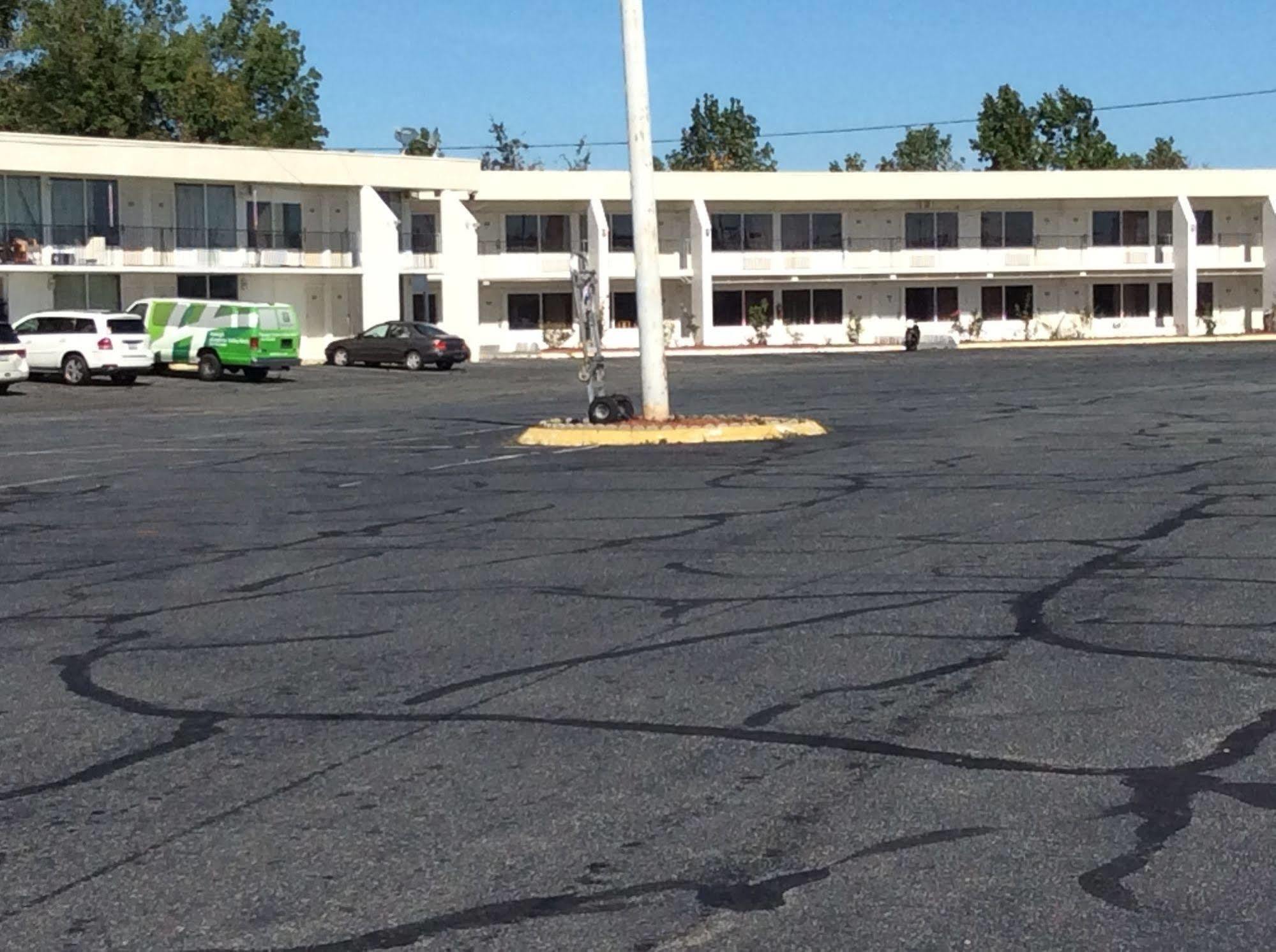 Motel 6 Burlington Eksteriør billede