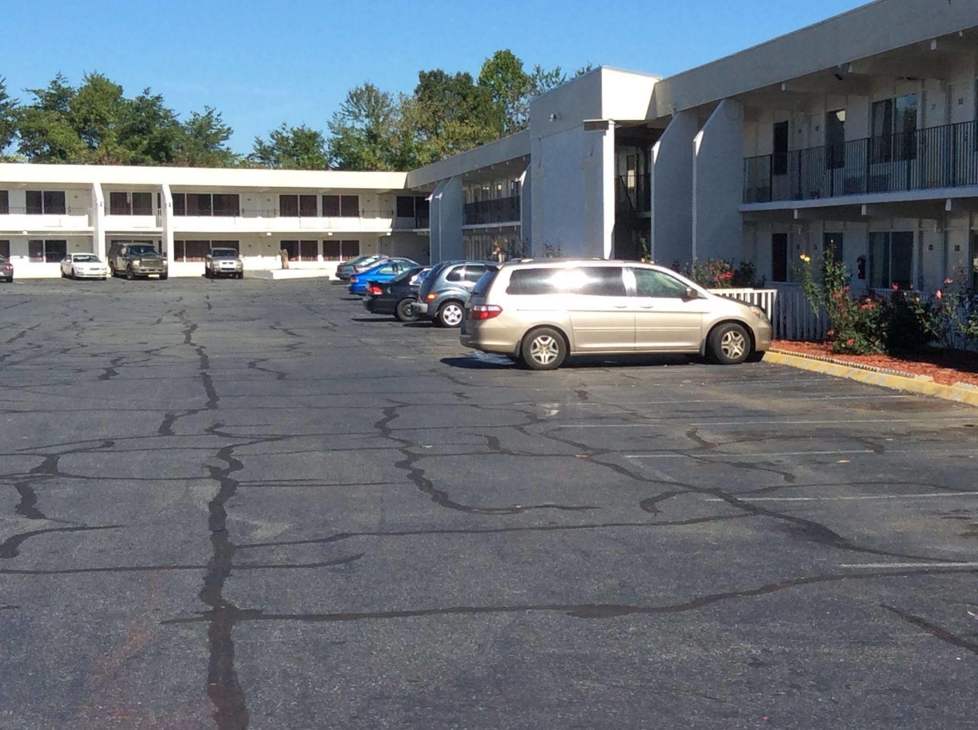 Motel 6 Burlington Eksteriør billede