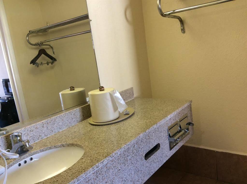 Motel 6 Burlington Eksteriør billede