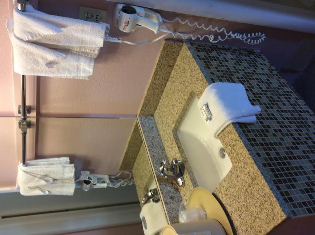 Motel 6 Burlington Eksteriør billede