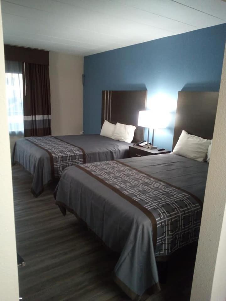Motel 6 Burlington Eksteriør billede