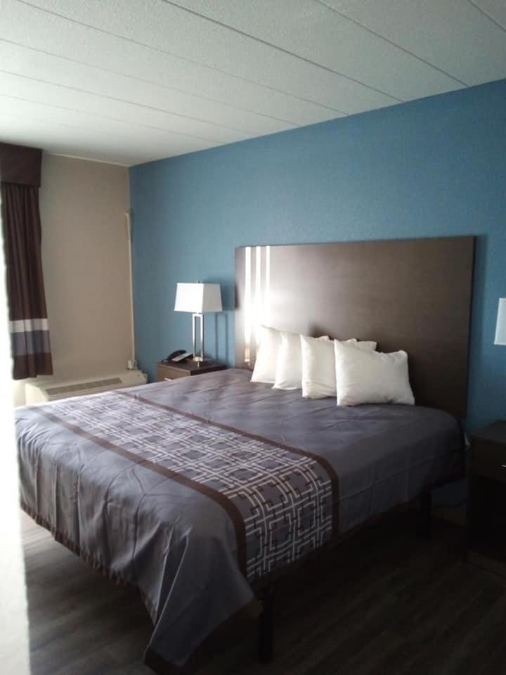 Motel 6 Burlington Eksteriør billede
